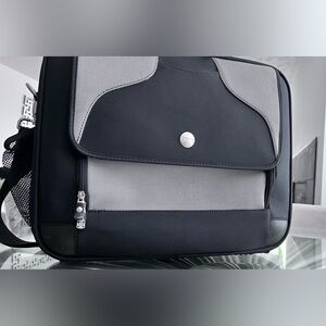 Dell Black Gray Nylon shoulder messenger bag for 15in laptop padded Partition